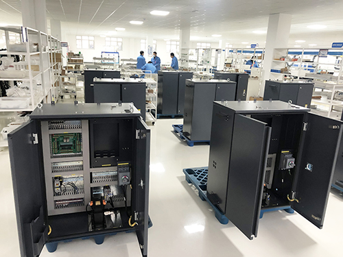 1716774159776713.jpg 配電柜生產(chǎn)組裝現(xiàn)場.jpg